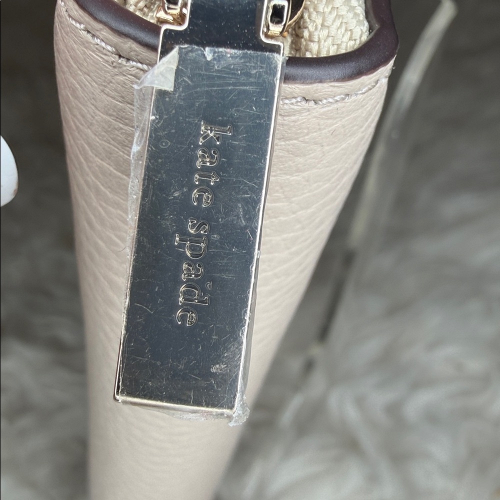 Kate Spade NWOT soft pebble leather, full zip wallet lots of storage beautiful - Picture 5 of 7